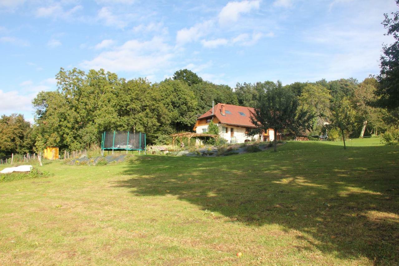 Отель Le Clos Des Frasses Chainaz-les-Frasses Экстерьер фото